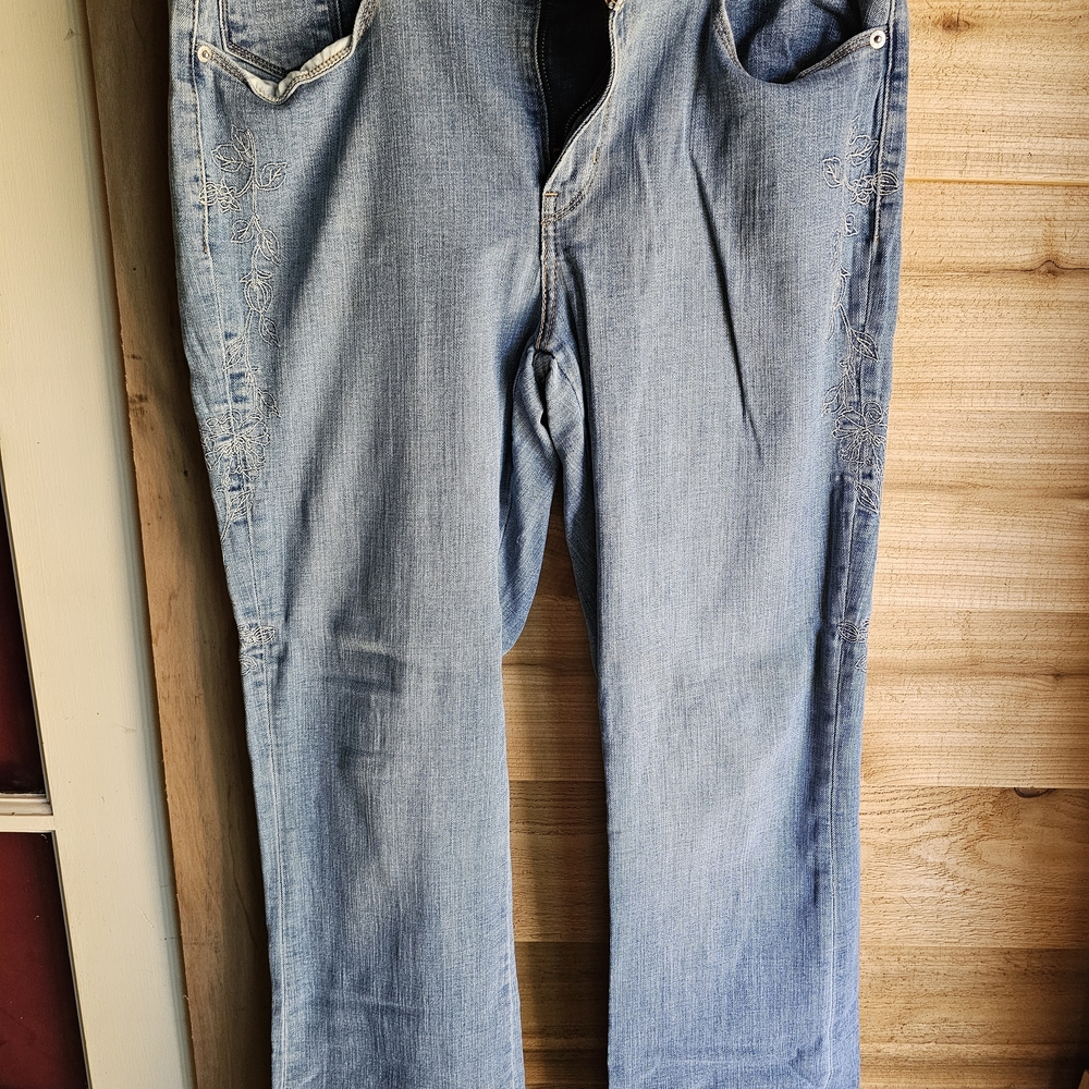 Signature by Levi Strauss Light Blue Women's Boot Cut Jeans